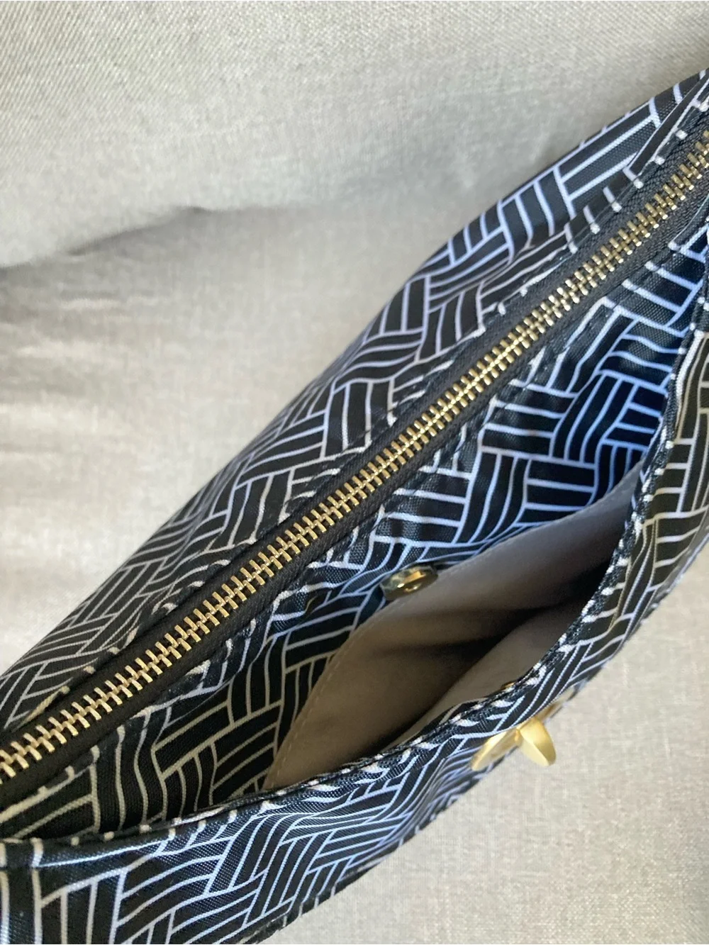 Baggallini Navy Geometric Print Crossbody Shoulder Bag Lightweight Travel Purse